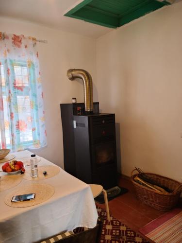 a room with a table and a stove in a room at Pridvorul lui Viorel in Proviţa de Sus