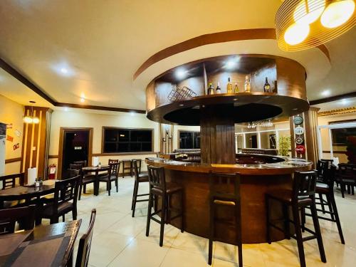 Restoran või mõni muu söögikoht majutusasutuses Drake Hotel Angeles City