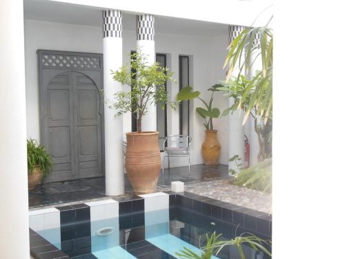 Riad Tchinaの敷地内または近くにあるプール