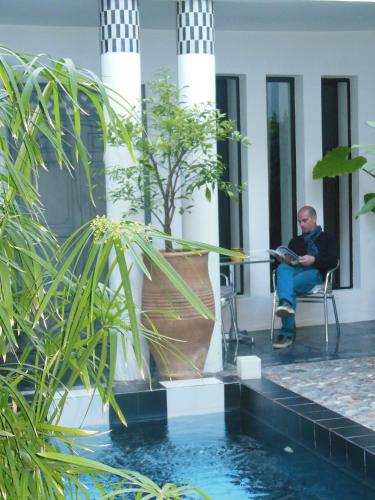 Riad Tchinaの敷地内または近くにあるプール