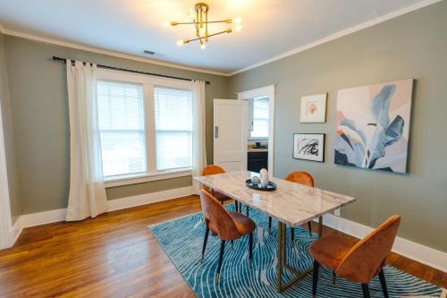 a dining room with a table and chairs at Historic Revival 2BR Midtown Memphis Free Parking Fast Wifi Free Parking Yes Pets in Memphis