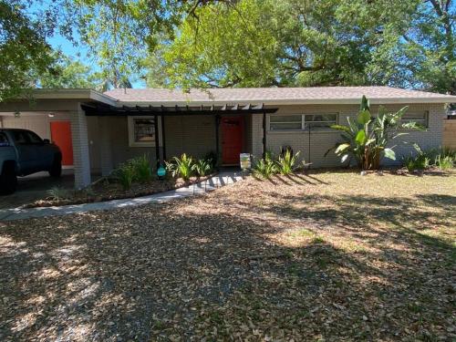 Κήπος έξω από το Happy Days at Two Oaks Entire Home Minutes From Beautiful Lake Hollingsworth