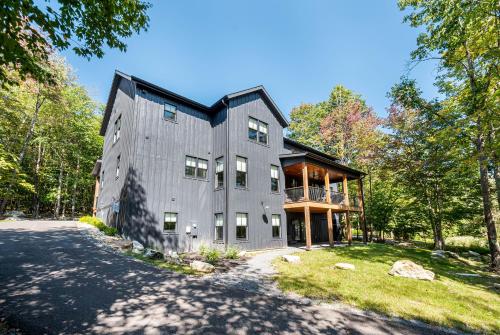 a large house with a gambrel roof at No Black Tie Affair in McHenry