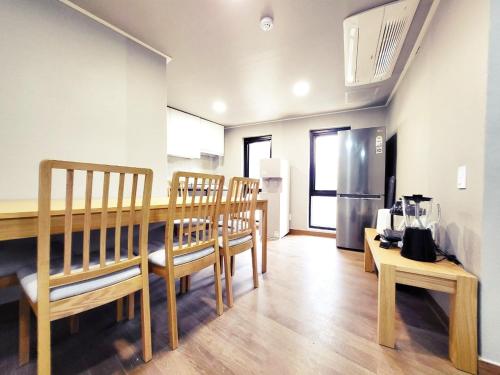 a kitchen and dining room with a table and chairs at J.Hill House in Seoul