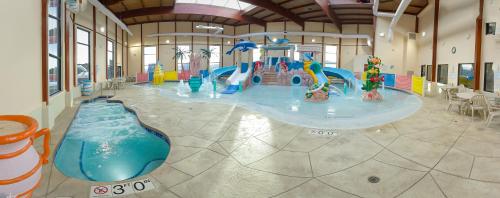 a water park with a water slide in a building at Grand Marquis Waterpark Hotel & Suites in Wisconsin Dells
