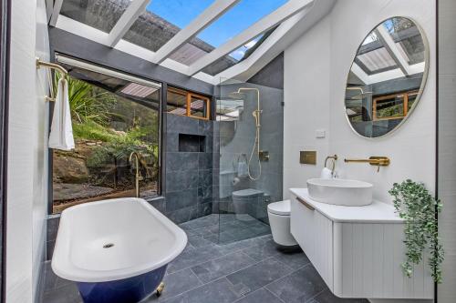 A bathroom at Stunning Peaceful Holiday Haven with Waterfall