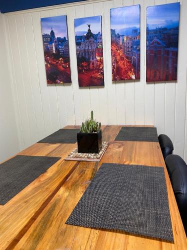 a room with a table with four pictures on the wall at Departamento en Tomé centro in Tomé