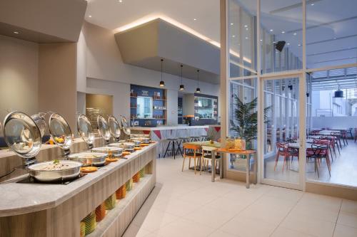 Restoran atau tempat makan lain di Ibis Styles Jakarta Mangga Dua Square