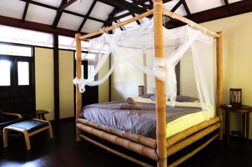 Ένα ή περισσότερα κρεβάτια σε δωμάτιο στο Bamboo Cottage Langkawi