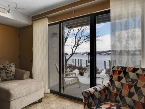109 Edgewater Inn – Photos 3