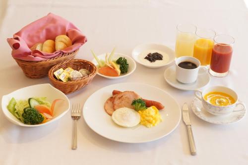 ホテルの敷地内または近くでの食事または食べ物