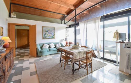 a living room with a table and a couch at Stunning Apartment In Cori With Wifi in Cori