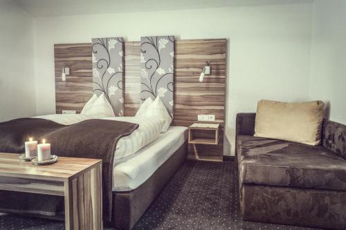 a hotel room with a bed and a chair at Gasthof Pension Alpenblick in Radfeld
