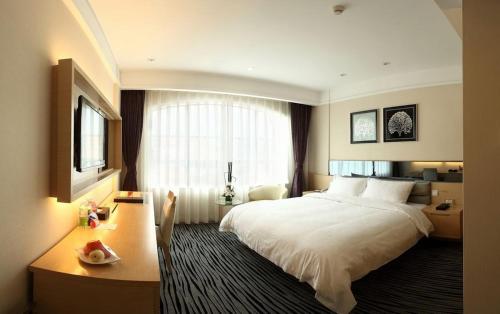 מיטה או מיטות בחדר ב-Shenzhen Shekou Honlux Apartment (Sea World)