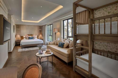Postel nebo postele na pokoji v ubytování Mercure Dalat Resort