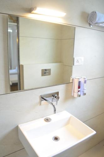 Koupelna v ubytování Hotel O2 Sangli