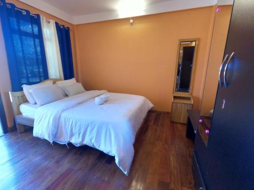 Postel nebo postele na pokoji v ubytování AURORA GUEST HOUSE