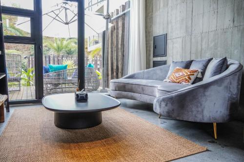 a living room with a couch and a coffee table at Deer Chaser Hotel in Yuchi