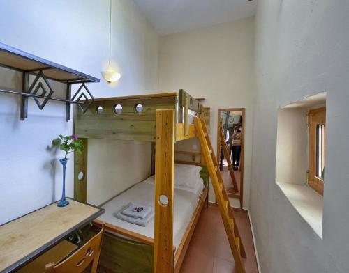 Katil atau katil-katil dalam bilik di 2 apartments sharing garden and pool