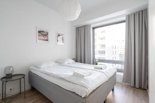 Postel nebo postele na pokoji v ubytování 2ndhomes Tampere Brand New "Station" Apartment with Sauna