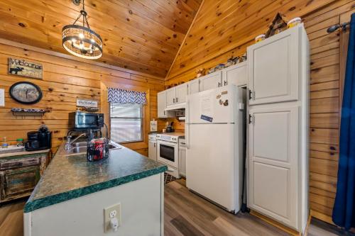 Serenity, A Rustic Log Cabin Retreat photo 17