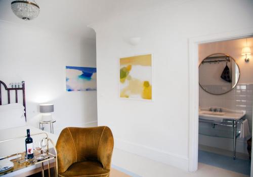 a living room with a chair and a mirror at dimore di portadibasso in Peschici