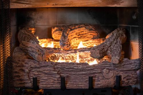 Serenity, A Rustic Log Cabin Retreat photo 16
