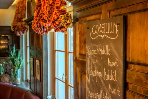 a chalkboard sign on the wall of a restaurant at Dorint Am Goethepark Weimar in Weimar