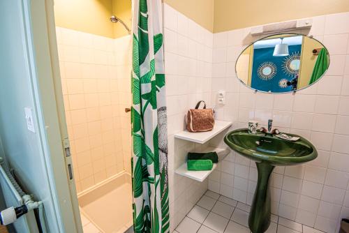 a bathroom with a sink and a shower at Maison familiale in Moncoutant