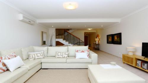 Los Olivos Del Golf 249- CleverDetails, Sleeps 6 Adults 1 Child