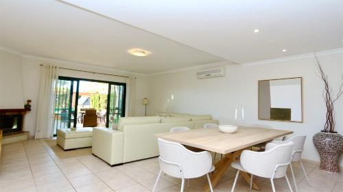 Los Olivos Del Golf 249- CleverDetails, Sleeps 6 Adults 1 Child
