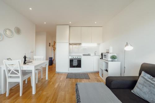 Downtown Stylish Apartment With Garage by Vacationy