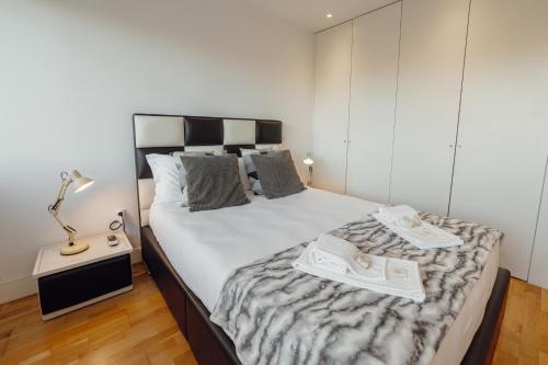 Downtown Stylish Apartment With Garage by Vacationy