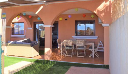 Fotografie z fotogalerie ubytování Espacioso apartamento con preciosos jardines y BBQ v destinaci Isla Plana
