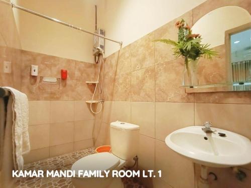 Et badeværelse på My Place Guest House Manado