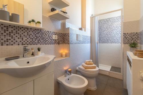 a bathroom with a sink and a toilet and a shower at Bologna Bed Station in Bologna