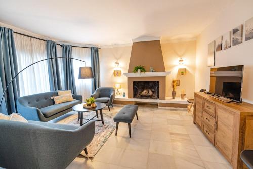 Lirios Village Marbella - Private Villas, Unbeatable Location, Heated Pools
