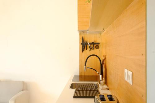 a kitchen with a sink and a counter top with a keyboard at Villa Várzea - The Black Cabin in Várzea