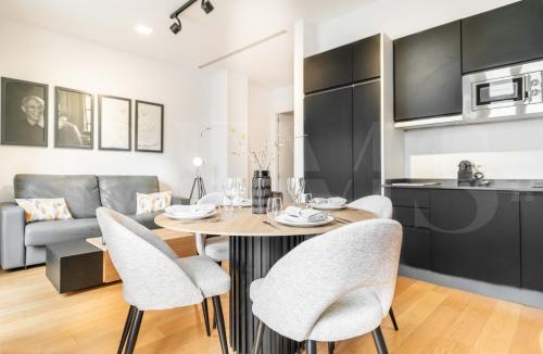 Kuchyňa alebo kuchynka v ubytovaní Luxe apartment in the Historic Center by REMS