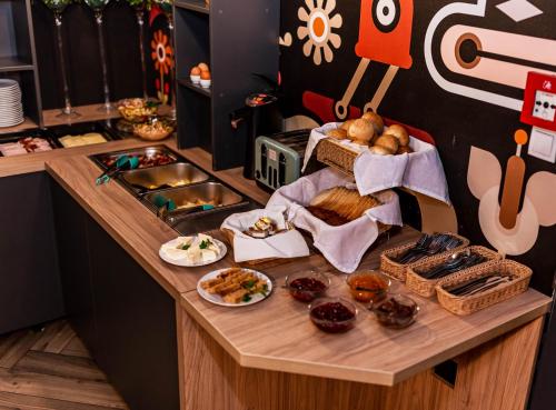 a kitchen counter with various food items on it at Willa ŻeglarSki in Kluszkowce