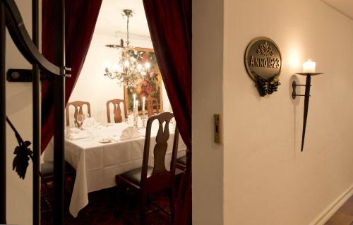 a dining room with a white table and chairs at Hovde Gård in Brekstad