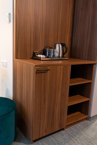 Příslušenství pro přípravu čaje a kávy v ubytování Hotel Das Zeit
