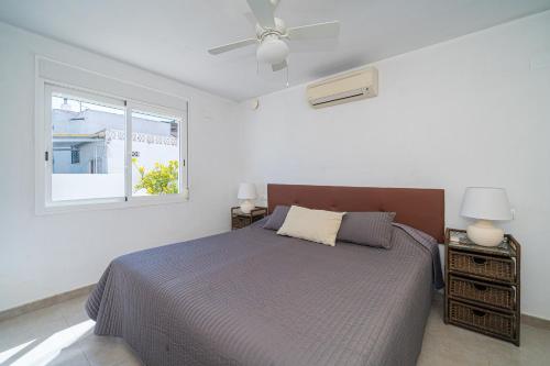 Кровать или кровати в номере Casa Aigua Marina Spaniahome