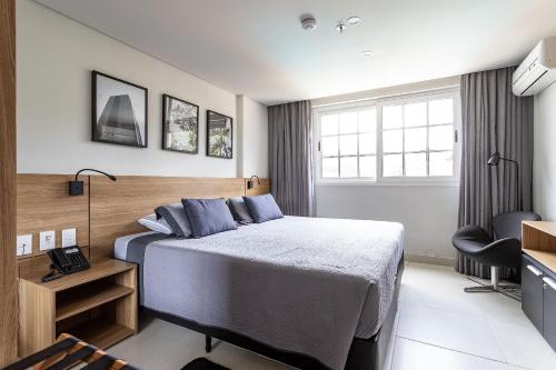 Postel nebo postele na pokoji v ubytování Loft moderno Granja Brasil Coração de Itaipava