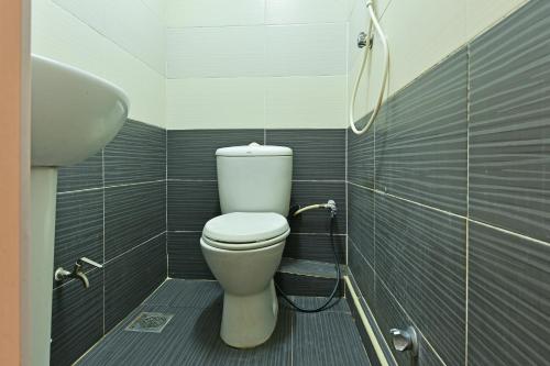 a bathroom with a toilet and a sink at OYO 90727 Hotel Mini Indah in Kuala Terengganu