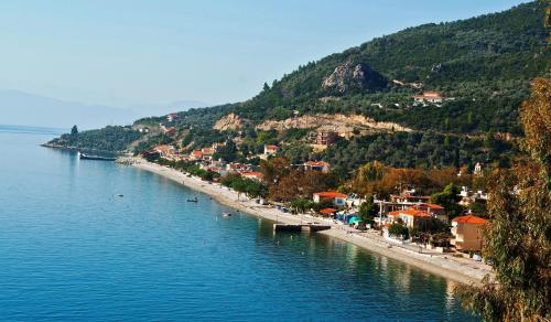 a town on the shore of a body of water at Ilia Mare in Ilia