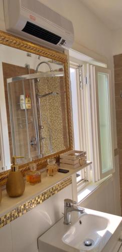 a bathroom with a sink and a mirror at Cà Comare Burano in Burano