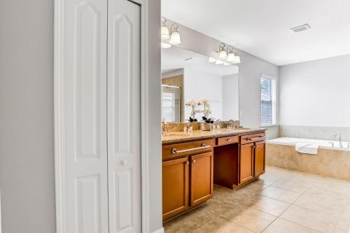 a bathroom with a sink and a bath tub at Paradise Palms Esate - Paradise Palms Resort in Kissimmee