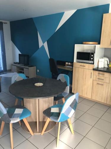 Dapur atau dapur kecil di Maison chaleureuse lac & mer