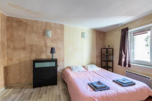 a bedroom with a bed with two towels on it at Le Beaumier in Cuges-les-Pins